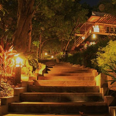 Tugawe Cove Resort Colongcocon Bagian luar foto