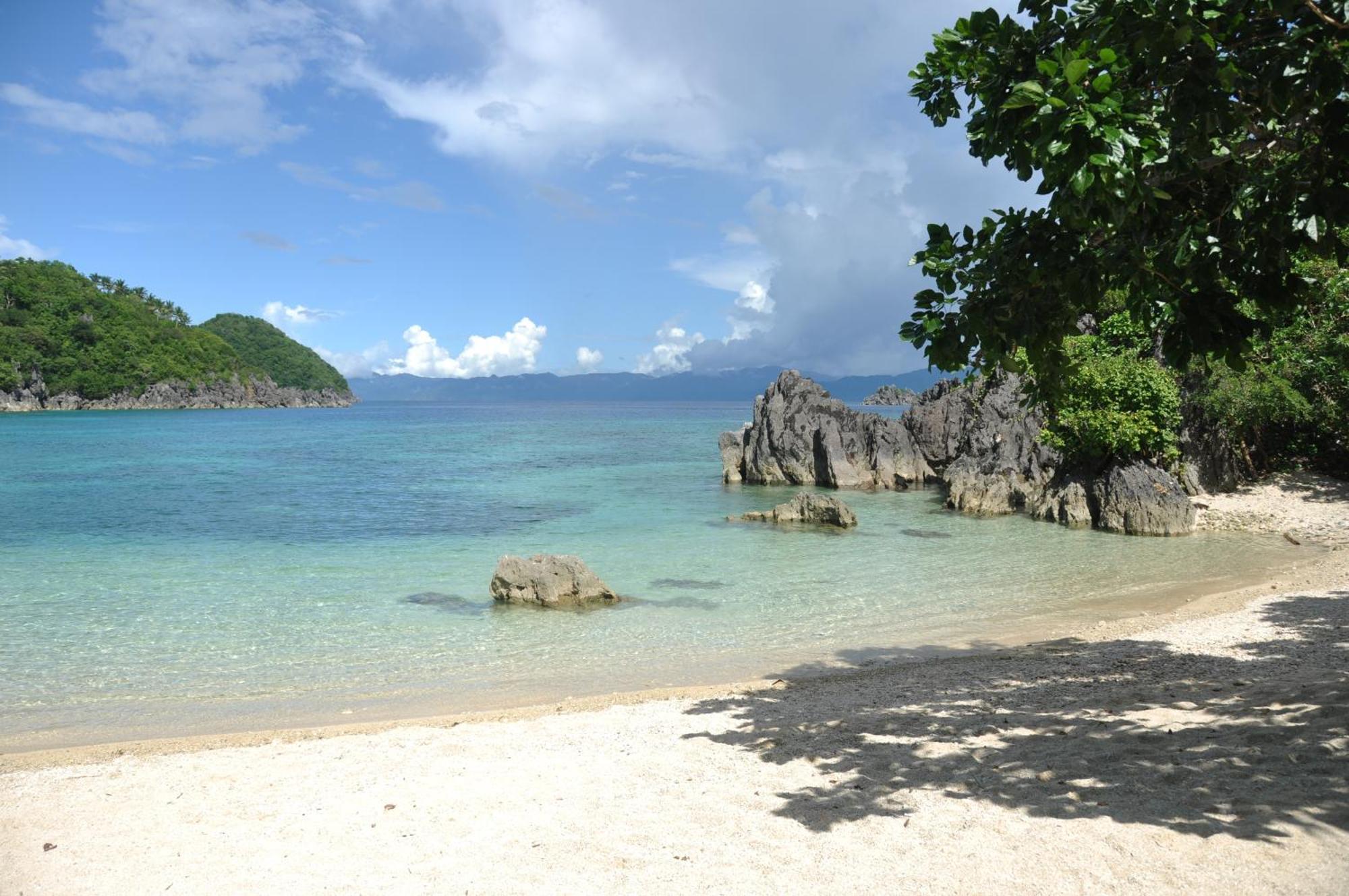 Tugawe Cove Resort Colongcocon Bagian luar foto