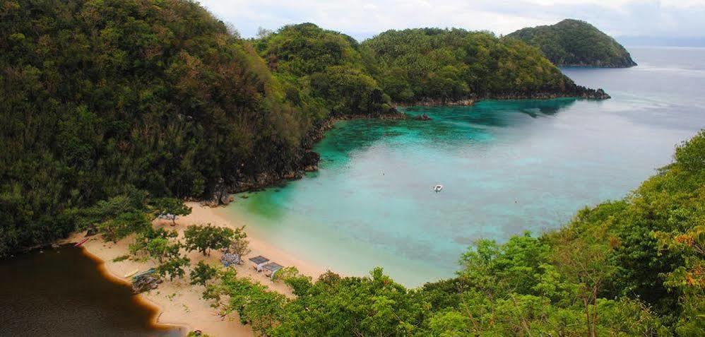 Tugawe Cove Resort Colongcocon Bagian luar foto